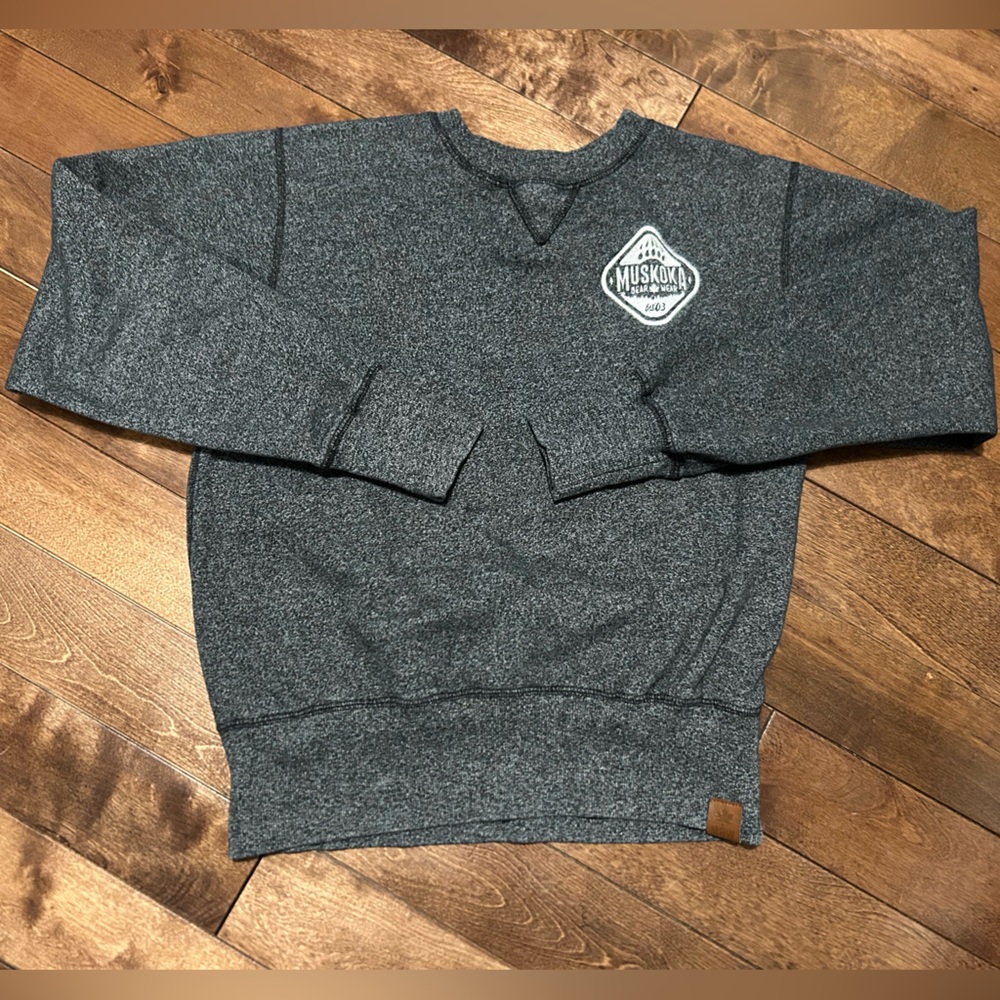 Muskoka Bear Wear crew neck sweatshirt